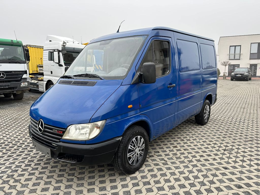 Mercedes-Benz 211 CDI - Легковой фургон: фото 1 Mercedes-Benz 211 CDI - Легковой фургон: фото 1