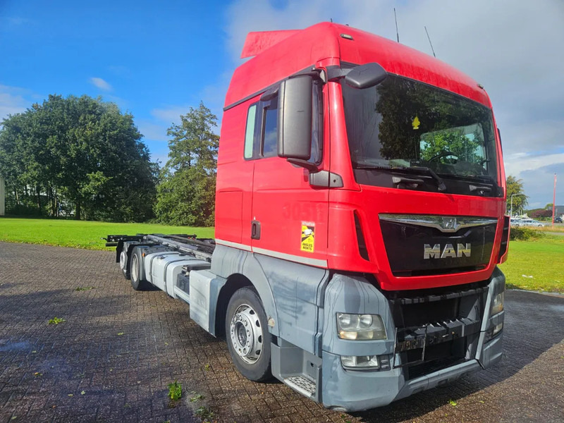 MAN TGX 24.400 6X2 BDF Euro 6 Kooiaap aansluiting - Грузовик-контейнеровоз/ Сменный кузов: фото 2 MAN TGX 24.400 6X2 BDF Euro 6 Kooiaap aansluiting - Грузовик-контейнеровоз/ Сменный кузов: фото 2