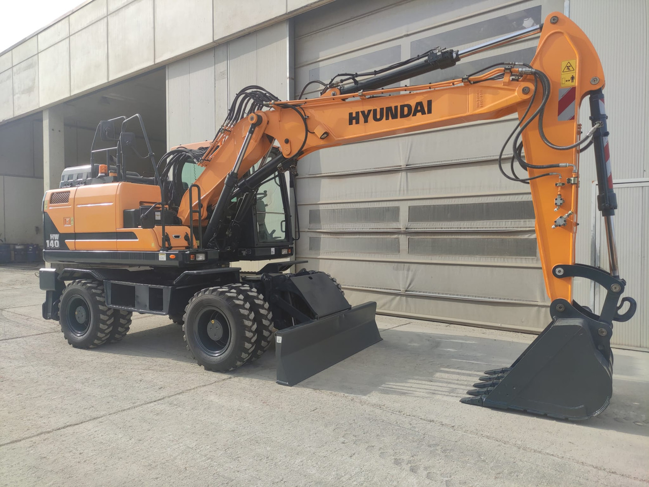 HYUNDAI HW140 - Колёсный экскаватор: фото 3 HYUNDAI HW140 - Колёсный экскаватор: фото 3