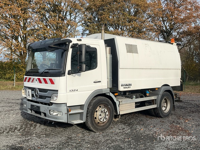 2013 Mercedes-Benz 1324 4x2 Sweeper Truck - Подметально-уборочная машина: фото 1 2013 Mercedes-Benz 1324 4x2 Sweeper Truck - Подметально-уборочная машина: фото 1