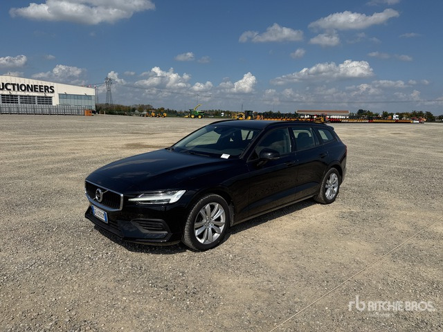2021 Volvo V60 SW B4 D AUTOM. MOMENTUM BUSINESS Automobile - Легковой автомобиль: фото 1 2021 Volvo V60 SW B4 D AUTOM. MOMENTUM BUSINESS Automobile - Легковой автомобиль: фото 1