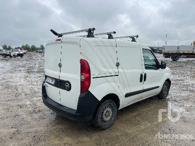 OPEL COMBO - Грузовик с закрытым кузовом: фото 4 OPEL COMBO - Грузовик с закрытым кузовом: фото 4