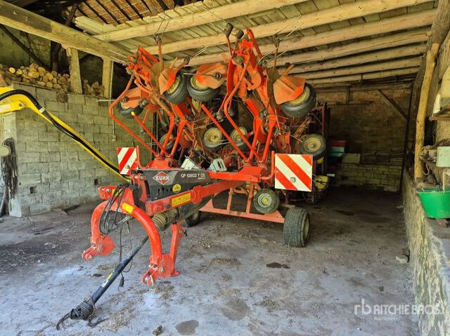 2015 Kuhn GF 10802 T 10.8 m Semi-Mount 10 Rotor Hay Tedder - Косилка-измельчитель/ Мульчер: фото 2 2015 Kuhn GF 10802 T 10.8 m Semi-Mount 10 Rotor Hay Tedder - Косилка-измельчитель/ Мульчер: фото 2