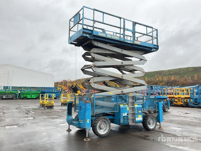 2010 Genie GS-5390 4x4 Diesel Scissor Lift - Ножничный подъемник: фото 2 2010 Genie GS-5390 4x4 Diesel Scissor Lift - Ножничный подъемник: фото 2