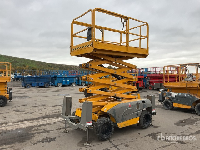 2015 Haulotte Compact 12DX 4x4 Diesel Scissor Lift - Ножничный подъемник: фото 1 2015 Haulotte Compact 12DX 4x4 Diesel Scissor Lift - Ножничный подъемник: фото 1