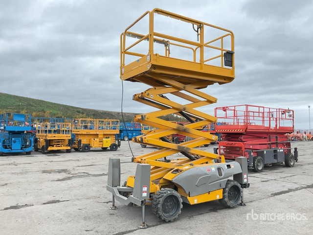 2015 Haulotte Compact 12DX 4x4 Diesel Scissor Lift - Ножничный подъемник: фото 1 2015 Haulotte Compact 12DX 4x4 Diesel Scissor Lift - Ножничный подъемник: фото 1