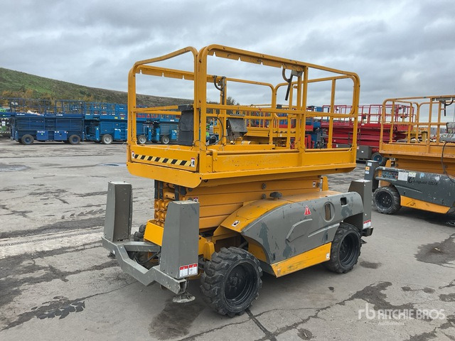 2015 Haulotte Compact 12DX 4x4 Diesel Scissor Lift - Ножничный подъемник: фото 3 2015 Haulotte Compact 12DX 4x4 Diesel Scissor Lift - Ножничный подъемник: фото 3