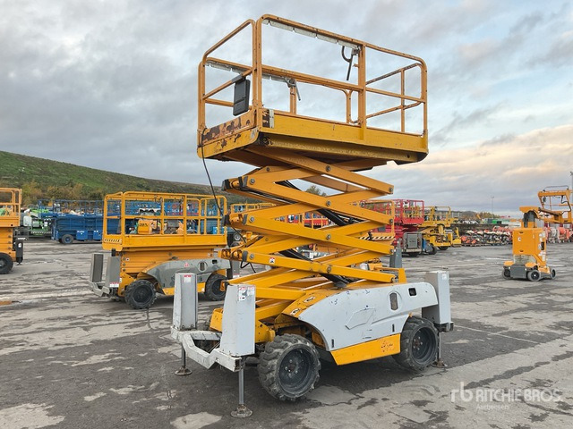 2015 Haulotte Compact 12DX 4x4 Diesel Scissor Lift - Ножничный подъемник: фото 1 2015 Haulotte Compact 12DX 4x4 Diesel Scissor Lift - Ножничный подъемник: фото 1