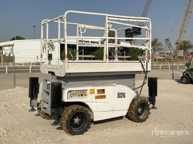 2004 Haulotte Compact 12DX 4x4 Diesel Scissor Lift - Ножничный подъемник: фото 1 2004 Haulotte Compact 12DX 4x4 Diesel Scissor Lift - Ножничный подъемник: фото 1