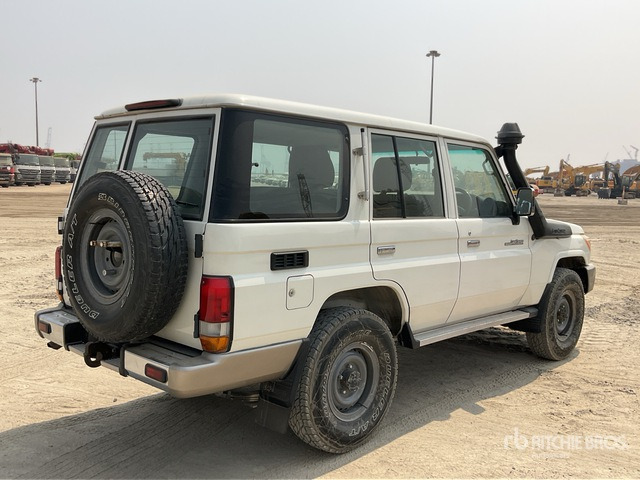 2011 Toyota Land Cruiser LX 76R 4x4 SUV - Внедорожник: фото 3 2011 Toyota Land Cruiser LX 76R 4x4 SUV - Внедорожник: фото 3