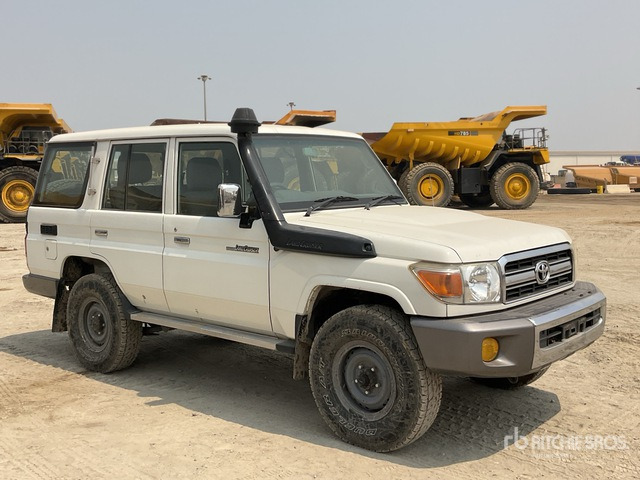 2011 Toyota Land Cruiser LX 76R 4x4 SUV - Внедорожник: фото 2 2011 Toyota Land Cruiser LX 76R 4x4 SUV - Внедорожник: фото 2