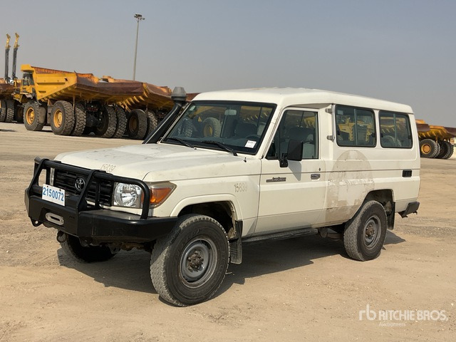 2014 Toyota Land Cruiser 78L 4x4 SUV - Внедорожник: фото 2 2014 Toyota Land Cruiser 78L 4x4 SUV - Внедорожник: фото 2
