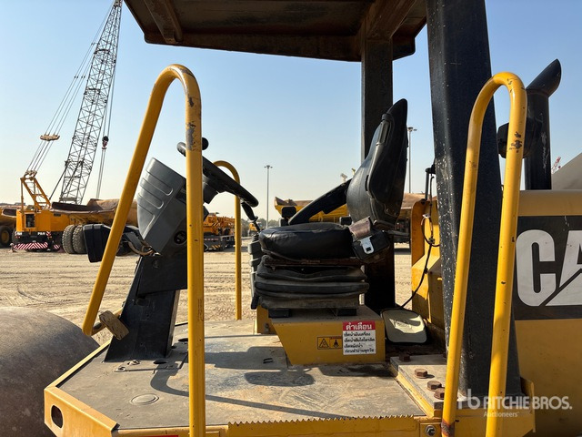 2015 Cat CS-533E Smooth Drum Compactor - Компактор: фото 5 2015 Cat CS-533E Smooth Drum Compactor - Компактор: фото 5