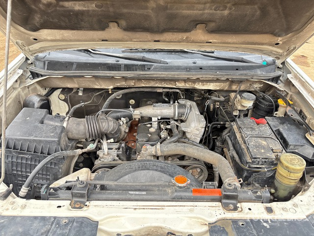 2015 Isuzu D-Max 4x2 Crew Cab Pickup - Пикап: фото 5 2015 Isuzu D-Max 4x2 Crew Cab Pickup - Пикап: фото 5