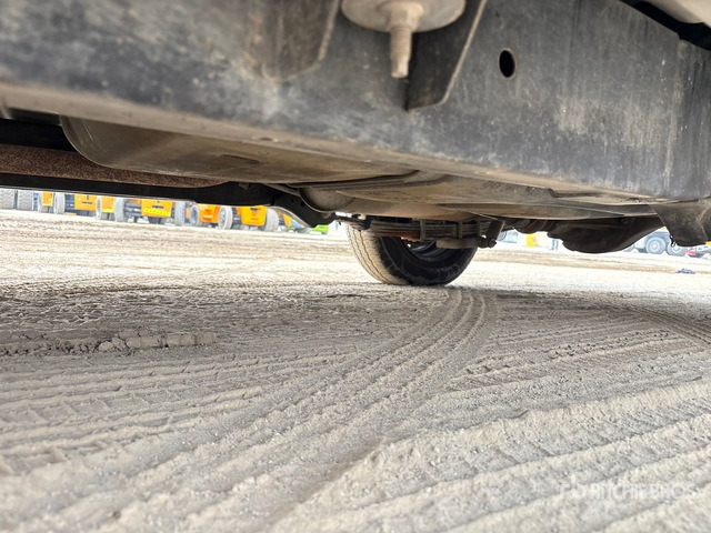 2015 Isuzu D-Max 4x2 Crew Cab Pickup - Пикап: фото 4 2015 Isuzu D-Max 4x2 Crew Cab Pickup - Пикап: фото 4