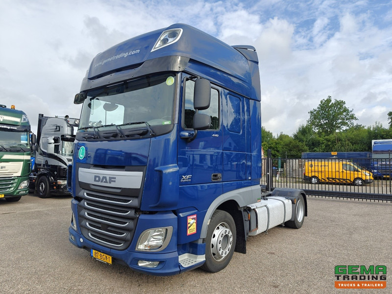 DAF XF 440 FT 4x2 SuperSpaceCab Euro6A - MEGA - Retarder - HandGeschakeld - 283.000KM! - Тягач: фото 1 DAF XF 440 FT 4x2 SuperSpaceCab Euro6A - MEGA - Retarder - HandGeschakeld - 283.000KM! - Тягач: фото 1