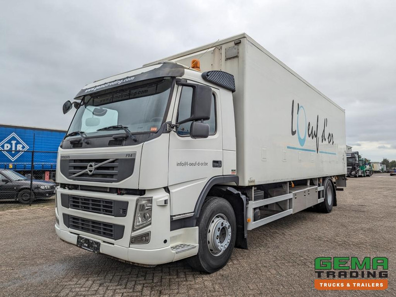 Volvo FM330 4x2 Daycab Euro5 KuikenBak 8.2m + Webasto Heater + Dhollandia 2000KG - Грузовик для перевозки животных: фото 1 Volvo FM330 4x2 Daycab Euro5 KuikenBak 8.2m + Webasto Heater + Dhollandia 2000KG - Грузовик для перевозки животных: фото 1