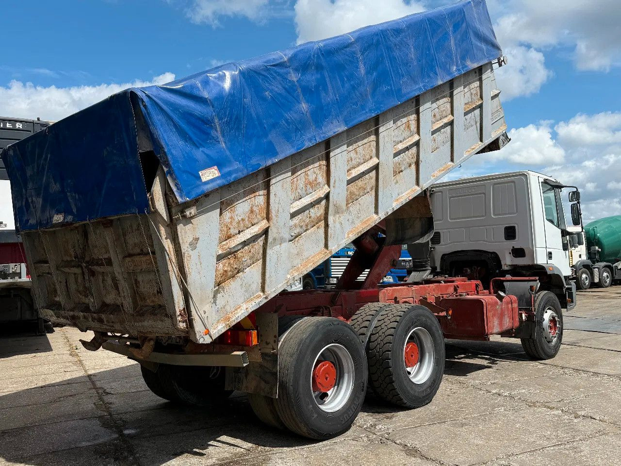 Iveco Eurotrakker 380 E34 6X4 Tipper Spring/Spring Eur - Самосвал: фото 4 Iveco Eurotrakker 380 E34 6X4 Tipper Spring/Spring Eur - Самосвал: фото 4