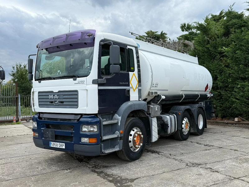 MAN TGA 26.430 6X2 Fuel Tank 21.000L 3 Comp + Pump D20 Engine - Грузовик-цистерна, Автоманипулятор: фото 2 MAN TGA 26.430 6X2 Fuel Tank 21.000L 3 Comp + Pump D20 Engine - Грузовик-цистерна, Автоманипулятор: фото 2