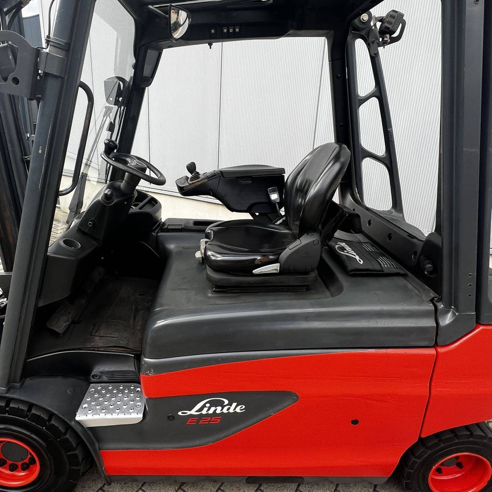 Linde E25L (387) - Электропогрузчик: фото 4 Linde E25L (387) - Электропогрузчик: фото 4