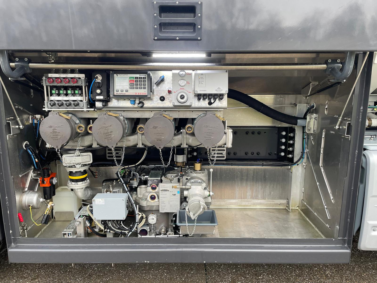 SCANIA P370 - Грузовик-цистерна: фото 2 SCANIA P370 - Грузовик-цистерна: фото 2