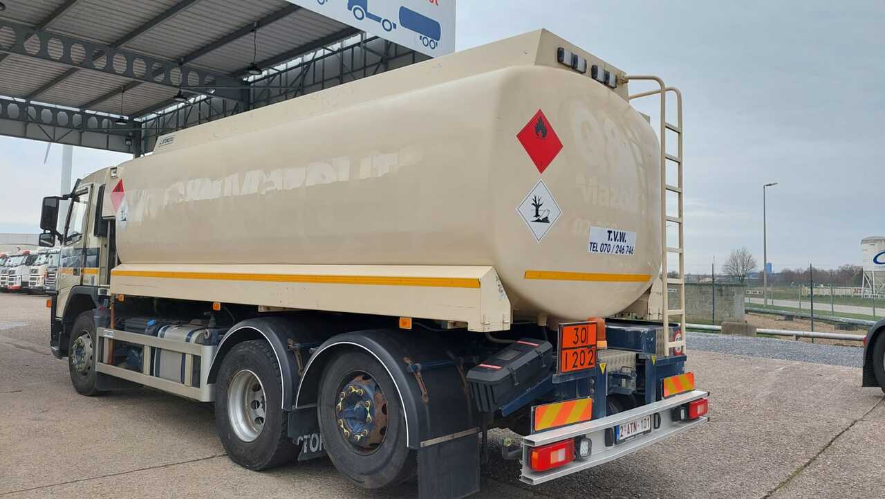 Грузовик-цистерна VOLVO FM: фото 9