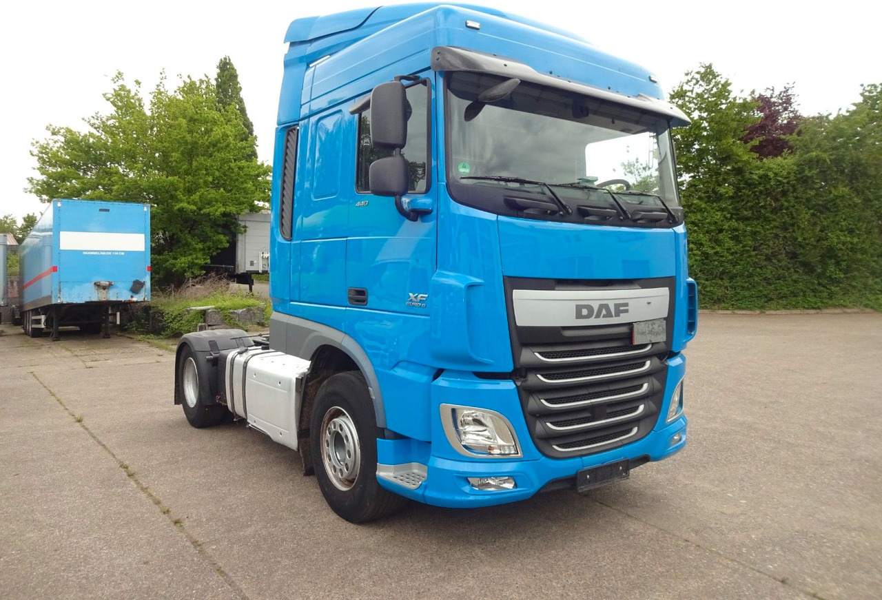DAF XF 440, SC, Klima, 2 x Tank, Intarder, Standklim - Тягач: фото 4 DAF XF 440, SC, Klima, 2 x Tank, Intarder, Standklim - Тягач: фото 4