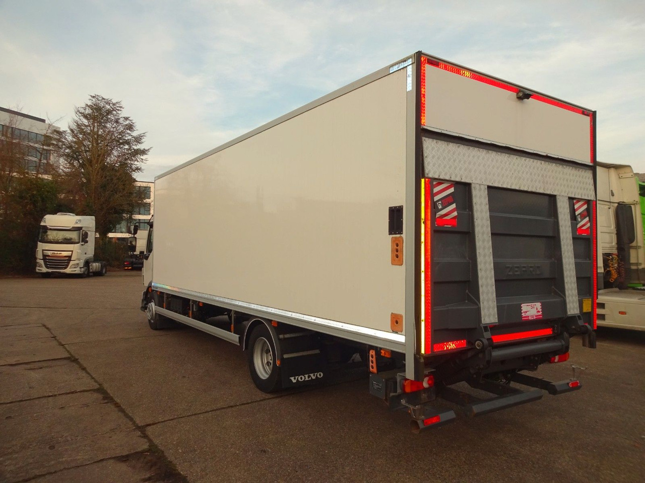 Volvo FL 210, 12 t, Koffer Isolirt, Autom, Klima,LBW, - Грузовик с закрытым кузовом: фото 5 Volvo FL 210, 12 t, Koffer Isolirt, Autom, Klima,LBW, - Грузовик с закрытым кузовом: фото 5