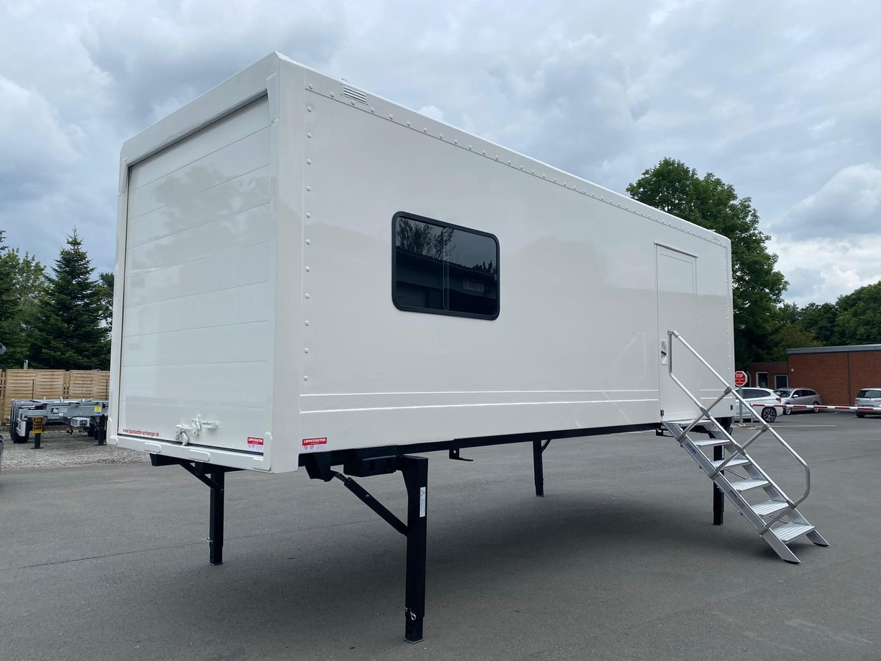 Krone MIT FENSTER UND TÜR als mobiler Aufenthaltsraum, LACK NEU! - Сменный кузов - фургон: фото 1 Krone MIT FENSTER UND TÜR als mobiler Aufenthaltsraum, LACK NEU! - Сменный кузов - фургон: фото 1