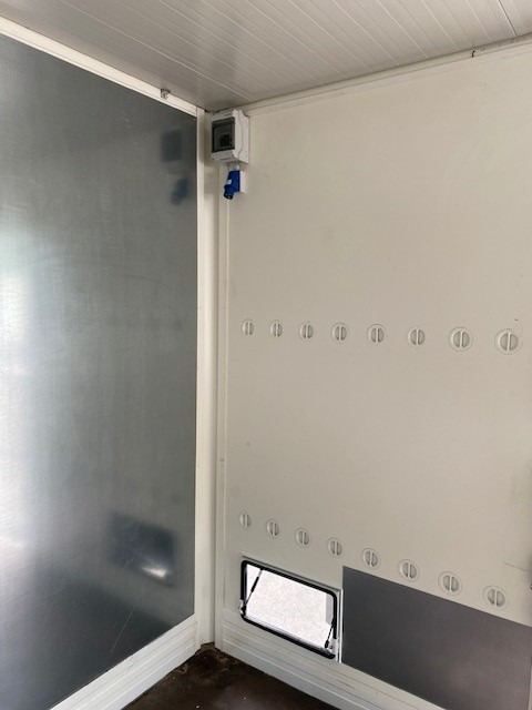 Spier BDF-System 7.450 mm lang, LACK NEU schwarz - Сменный кузов - фургон: фото 5 Spier BDF-System 7.450 mm lang, LACK NEU schwarz - Сменный кузов - фургон: фото 5