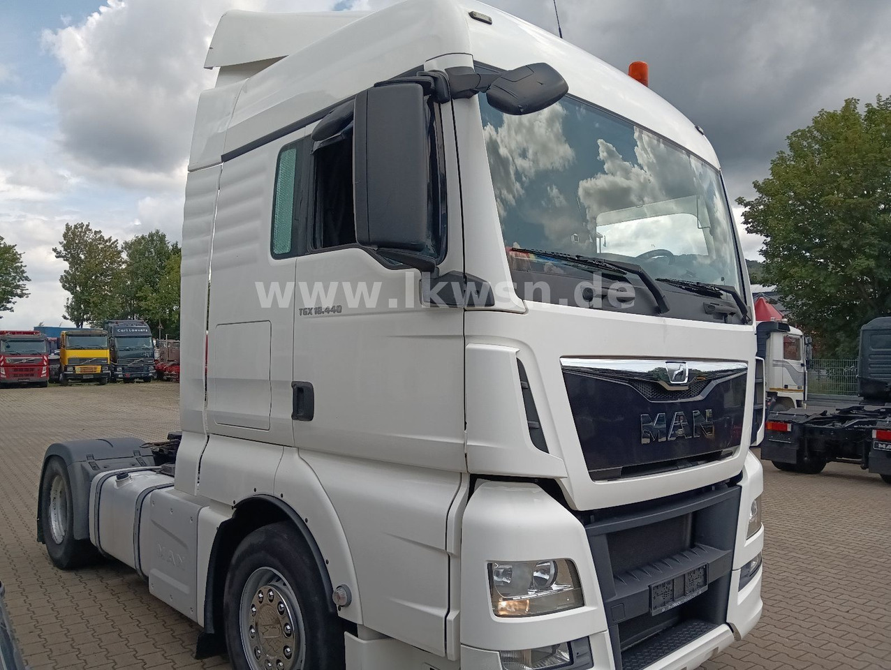 MAN TGX 18:440 FLT XLX 2xTank Klima Spoiler Kühlbox MAN TGX 18:440 FLT XLX 2xTank Klima Spoiler Kühlbox - Тягач: фото 3 MAN TGX 18:440 FLT XLX 2xTank Klima Spoiler Kühlbox MAN TGX 18:440 FLT XLX 2xTank Klima Spoiler Kühlbox - Тягач: фото 3
