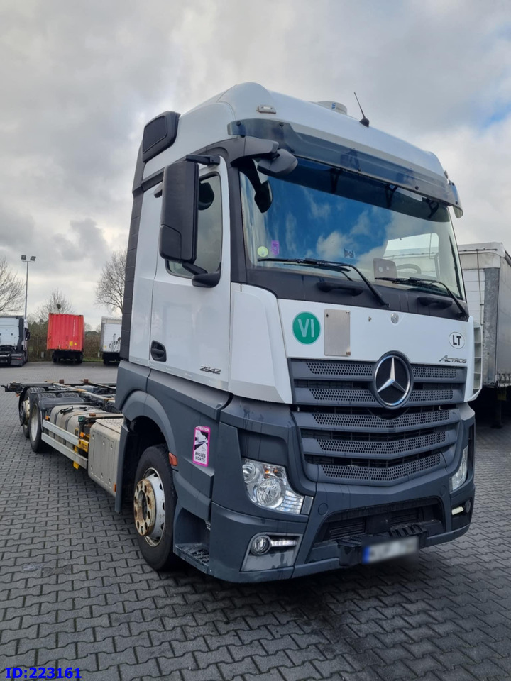 MERCEDES-BENZ Actros 2542 BDF 6x2 Euro6 - Грузовик-шасси: фото 2 MERCEDES-BENZ Actros 2542 BDF 6x2 Euro6 - Грузовик-шасси: фото 2