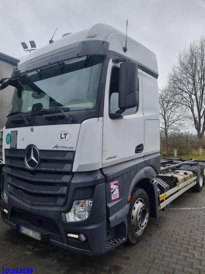 MERCEDES-BENZ Actros 2542 BDF 6x2 Euro6 - Грузовик-шасси: фото 2 MERCEDES-BENZ Actros 2542 BDF 6x2 Euro6 - Грузовик-шасси: фото 2