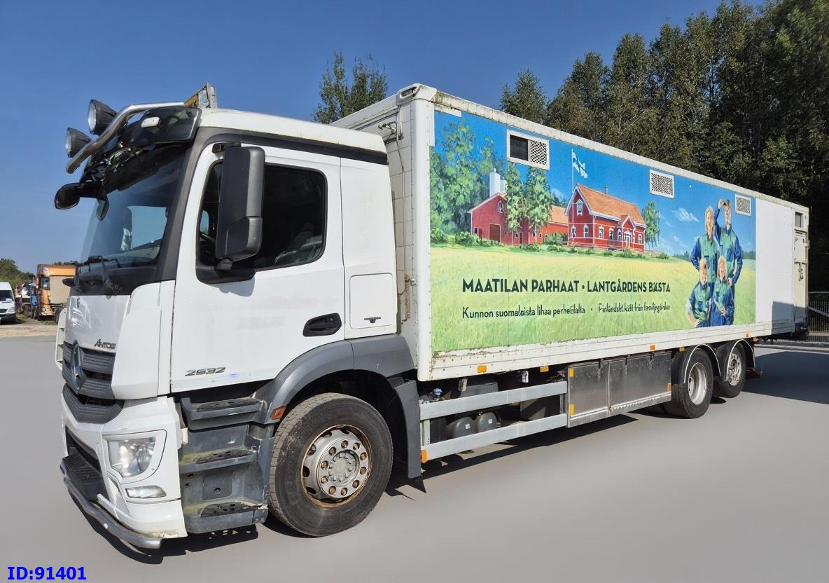 MERCEDES-BENZ Antos 2532 - 6x2 - Euro 6 - Animal transport - Грузовик для перевозки животных: фото 1 MERCEDES-BENZ Antos 2532 - 6x2 - Euro 6 - Animal transport - Грузовик для перевозки животных: фото 1