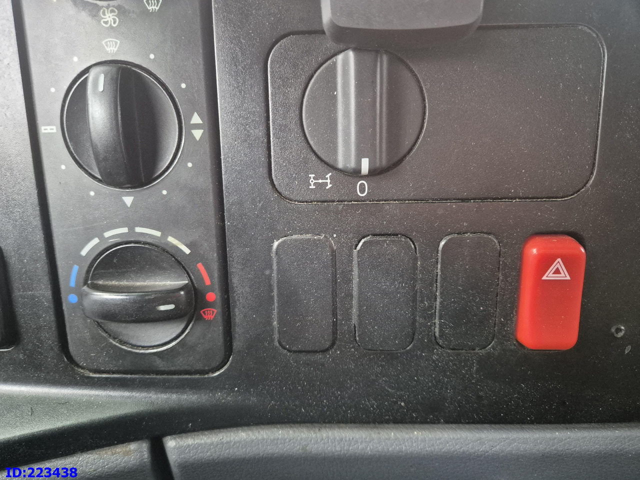 Грузовик с закрытым кузовом MERCEDES-BENZ Atego 1222: фото 18 Грузовик с закрытым кузовом MERCEDES-BENZ Atego 1222: фото 18