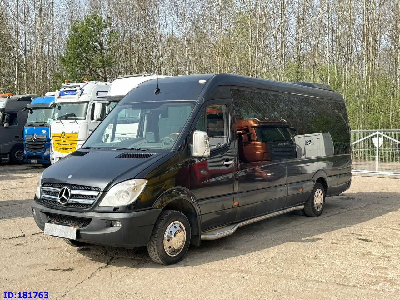 MERCEDES-BENZ Sprinter 518 - VIP - 17 Seater - Туристический автобус: фото 1 MERCEDES-BENZ Sprinter 518 - VIP - 17 Seater - Туристический автобус: фото 1