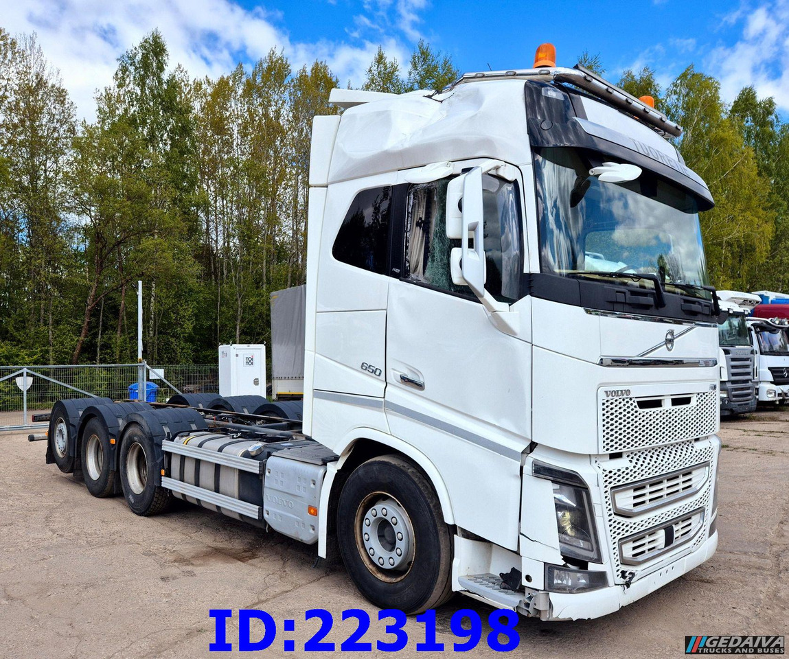 VOLVO FH16 650HP 8X4 (Steering axle) - Грузовик-шасси: фото 4 VOLVO FH16 650HP 8X4 (Steering axle) - Грузовик-шасси: фото 4