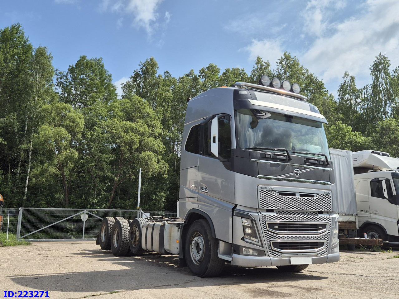 VOLVO FH16 750HP 8x4 (Steering axle / 2 axles lifting) - Лесовоз: фото 4 VOLVO FH16 750HP 8x4 (Steering axle / 2 axles lifting) - Лесовоз: фото 4