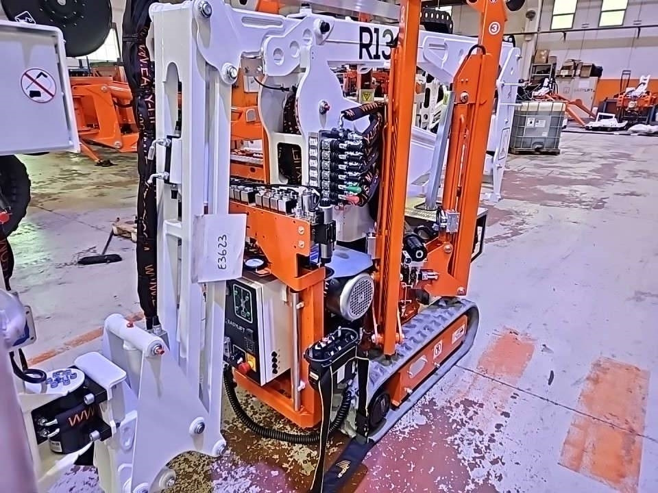 EasyLift R130 - Коленчатый подъемник: фото 3 EasyLift R130 - Коленчатый подъемник: фото 3