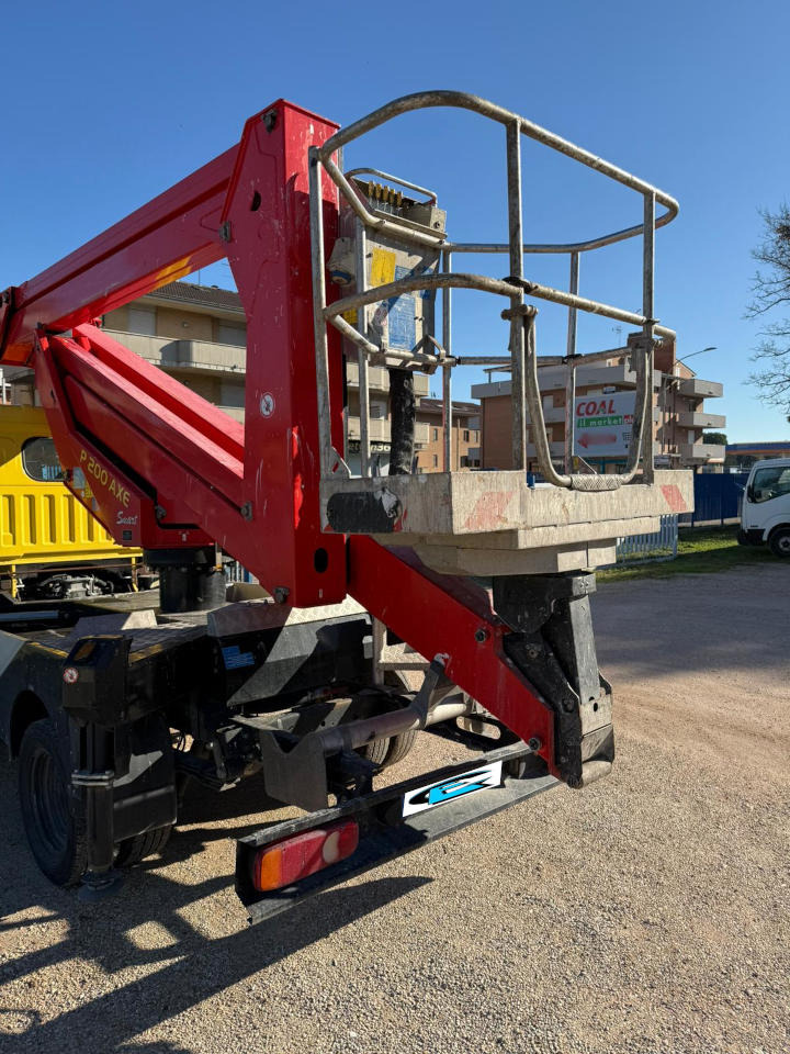 - Грузовик с подъемником: фото 3 - Грузовик с подъемником: фото 3