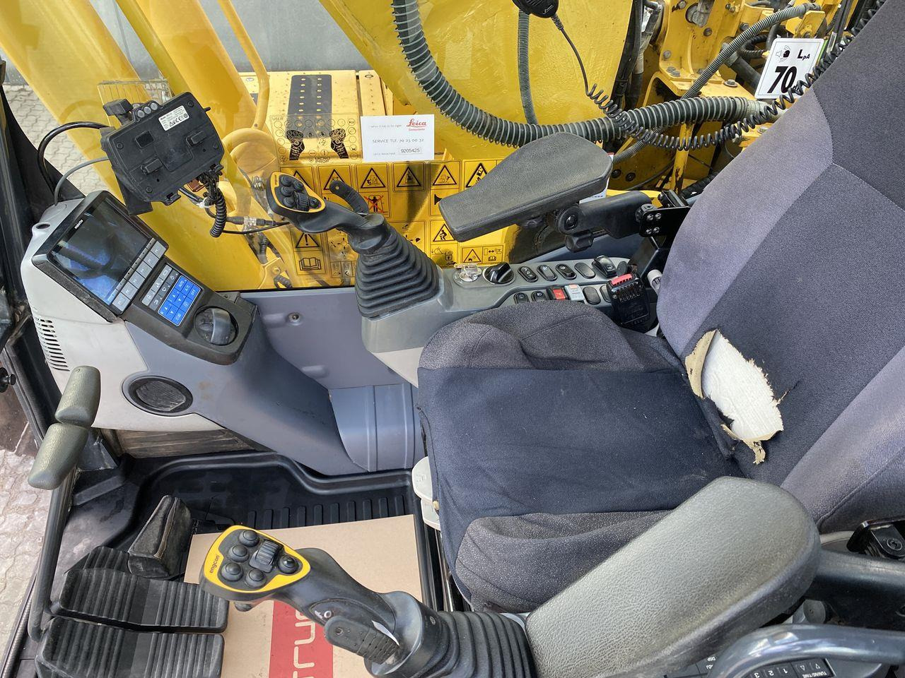 Komatsu PC240LC-11 - Гусеничный экскаватор: фото 3 Komatsu PC240LC-11 - Гусеничный экскаватор: фото 3