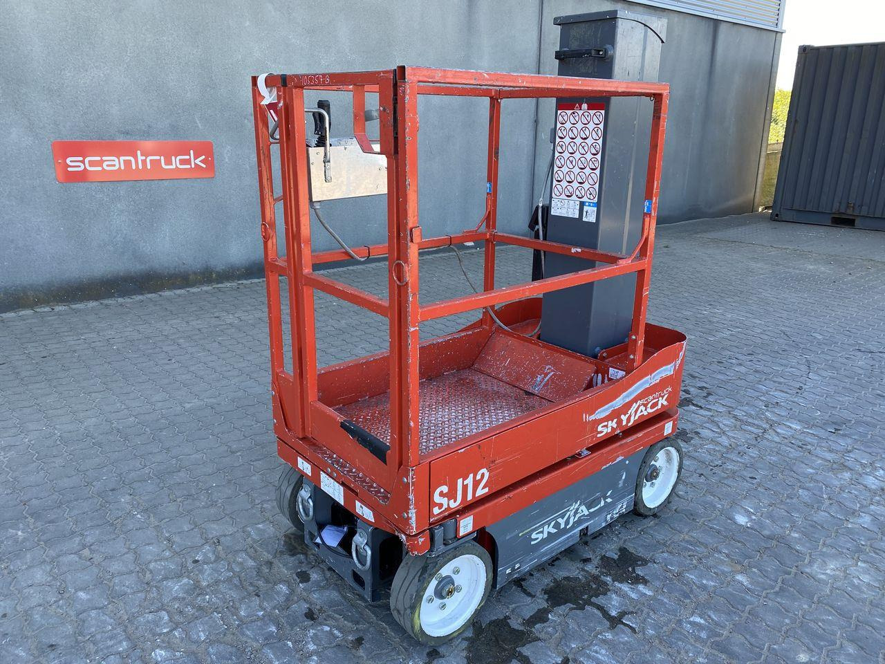 Skyjack SJ12 - Вертикальный мачтовый подъемник: фото 1 Skyjack SJ12 - Вертикальный мачтовый подъемник: фото 1