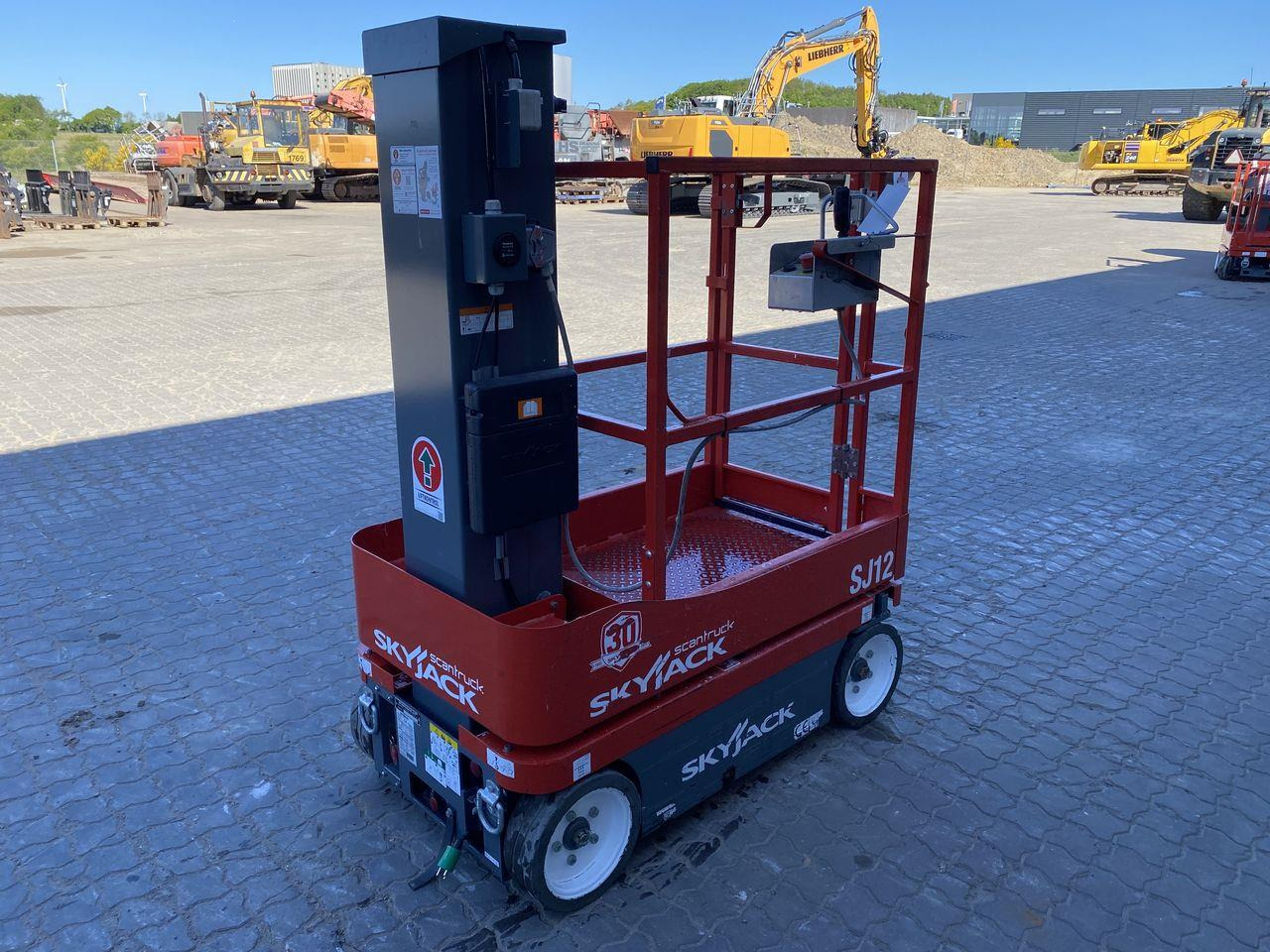 Skyjack SJ12 - Вертикальный мачтовый подъемник: фото 4 Skyjack SJ12 - Вертикальный мачтовый подъемник: фото 4