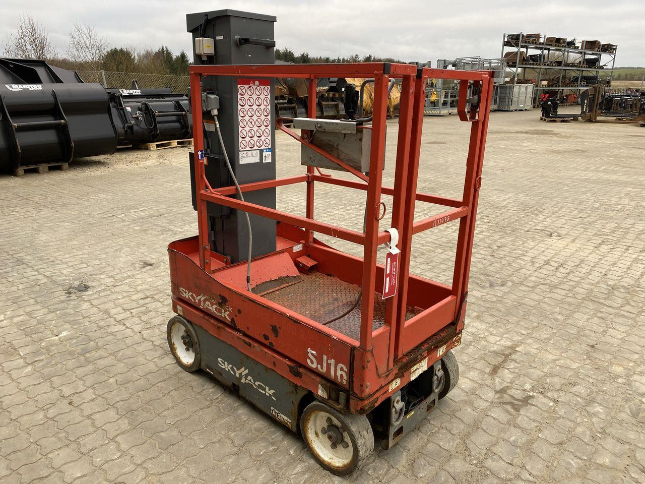 Skyjack SJ16 - Вертикальный мачтовый подъемник: фото 5 Skyjack SJ16 - Вертикальный мачтовый подъемник: фото 5