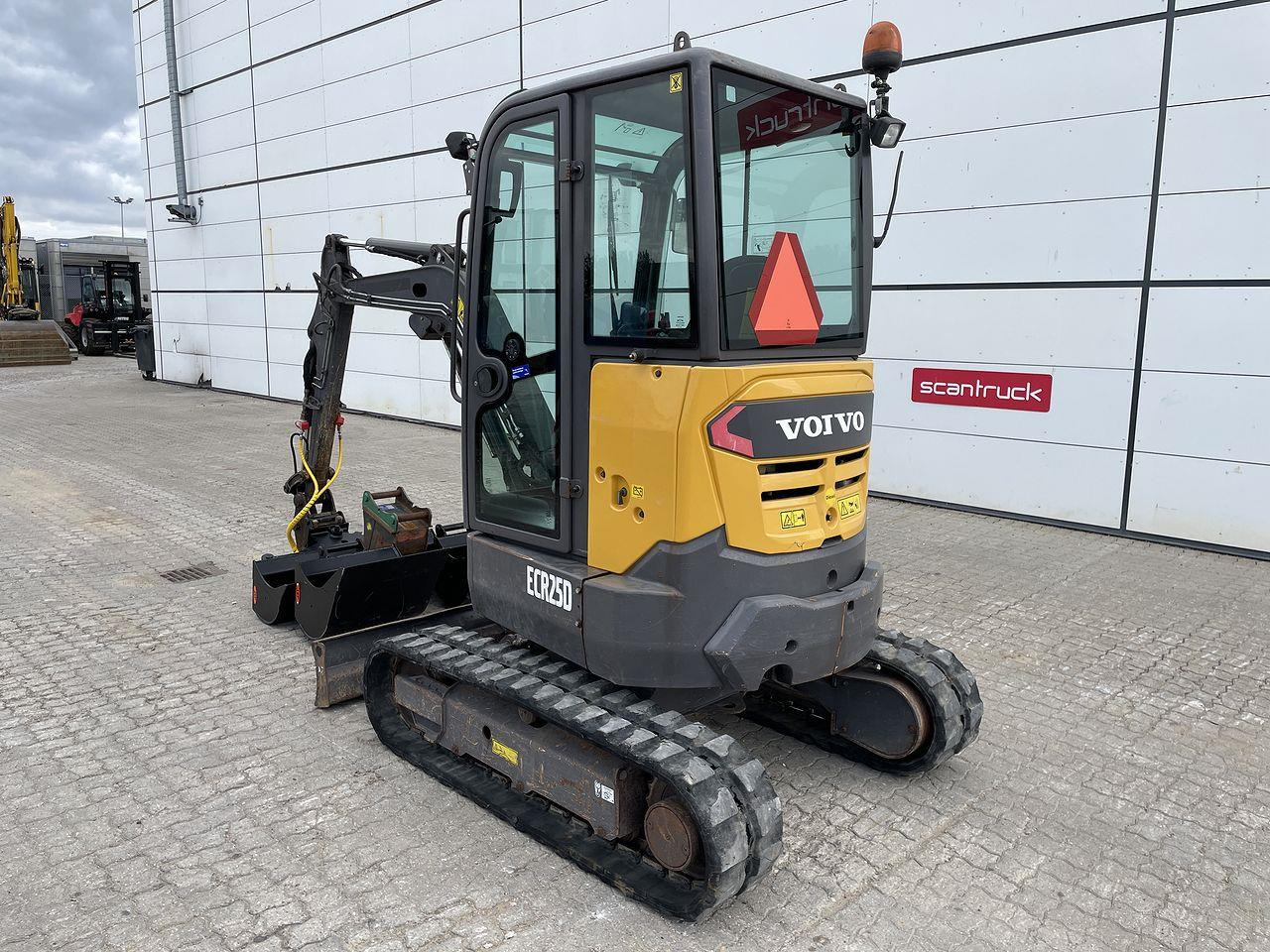 Volvo ECR25 - Мини-экскаватор: фото 2 Volvo ECR25 - Мини-экскаватор: фото 2