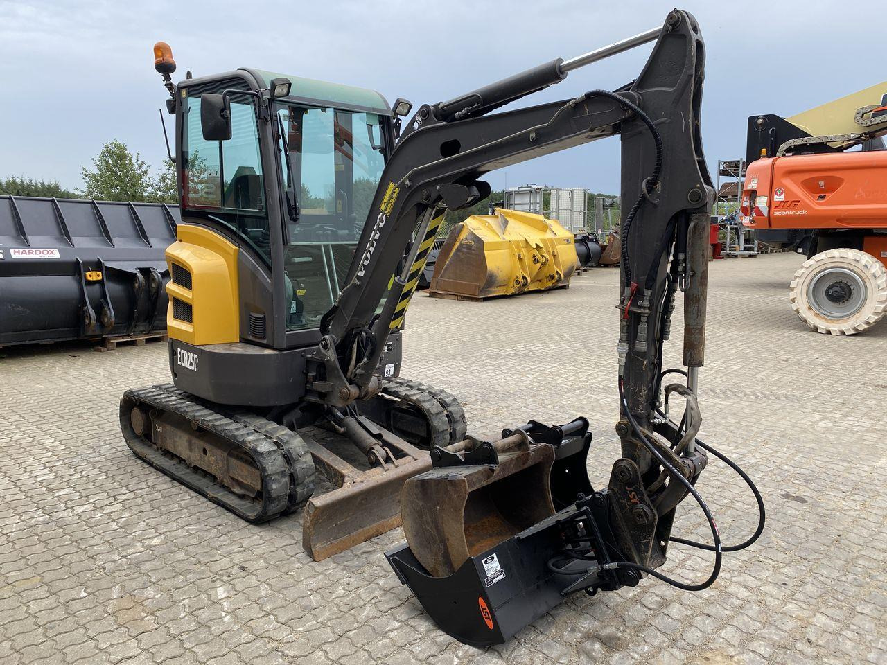 Volvo ECR25 - Мини-экскаватор: фото 5 Volvo ECR25 - Мини-экскаватор: фото 5