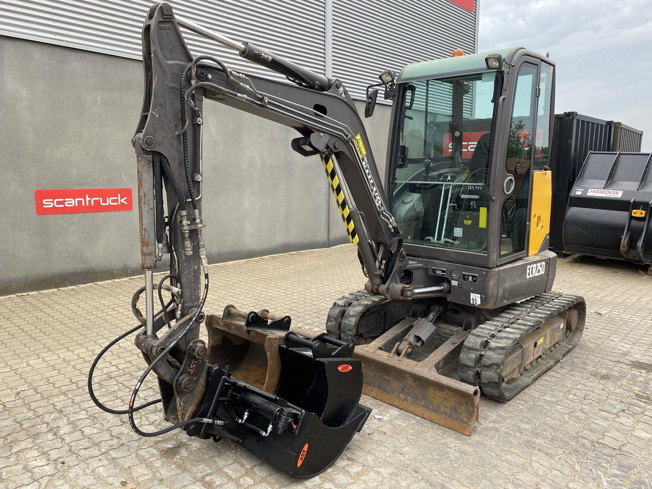 Volvo ECR25 - Мини-экскаватор: фото 1 Volvo ECR25 - Мини-экскаватор: фото 1
