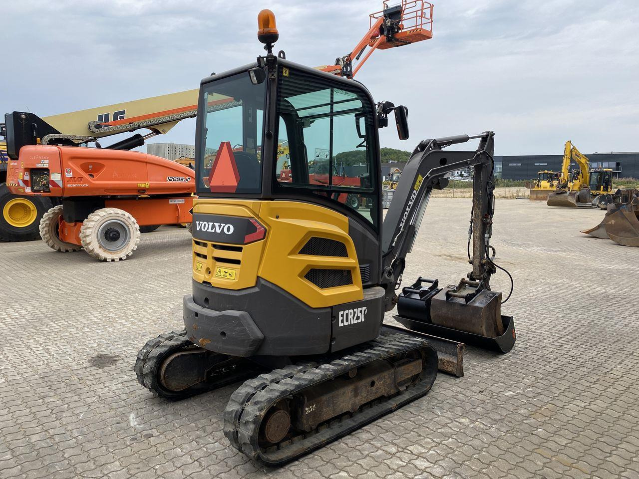 Volvo ECR25 - Мини-экскаватор: фото 4 Volvo ECR25 - Мини-экскаватор: фото 4