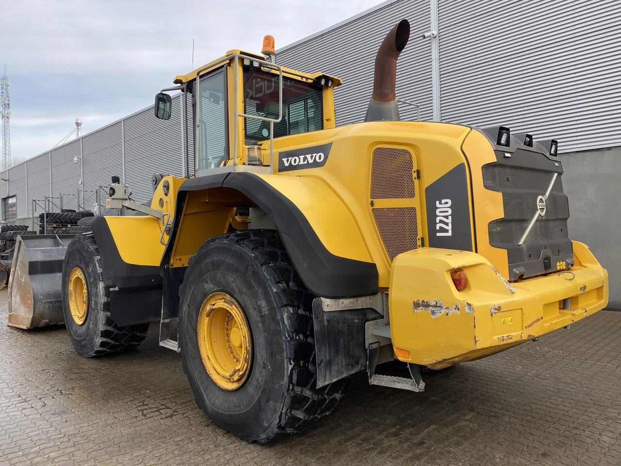 Volvo L220G - Колёсный погрузчик: фото 2 Volvo L220G - Колёсный погрузчик: фото 2