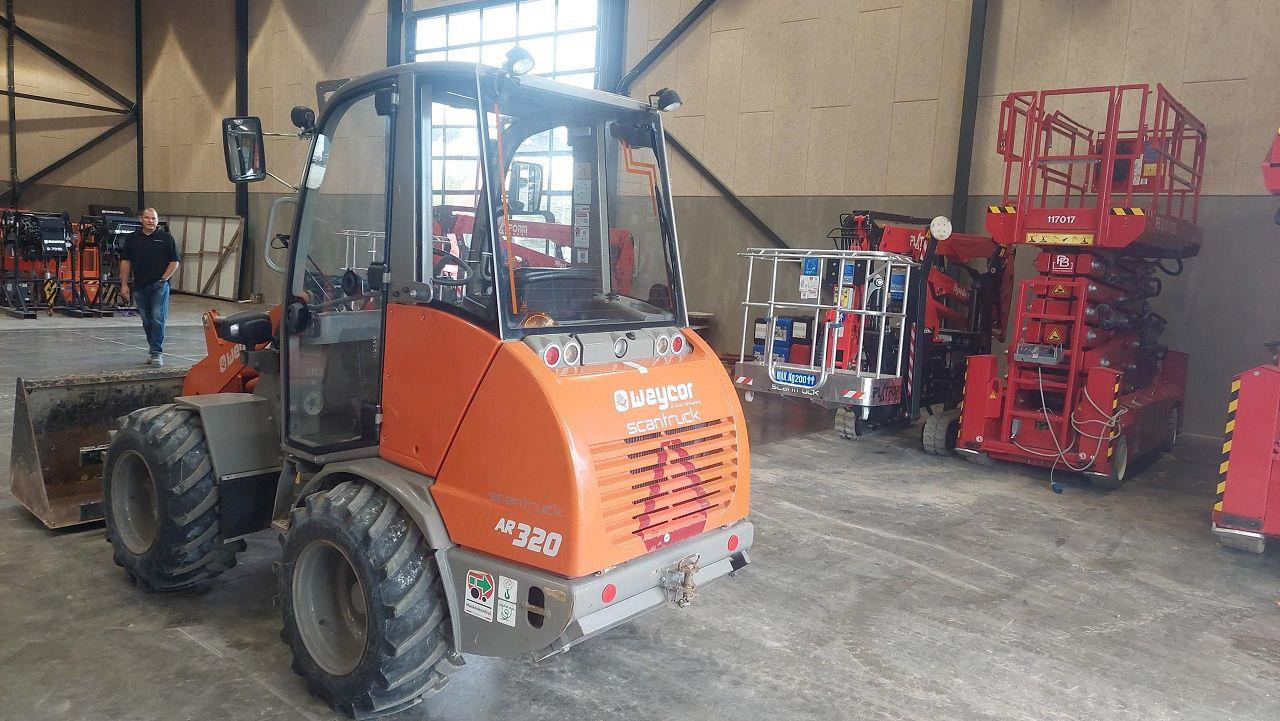 Weycor AR320 Cab - Компактный фронтальный погрузчик: фото 2 Weycor AR320 Cab - Компактный фронтальный погрузчик: фото 2